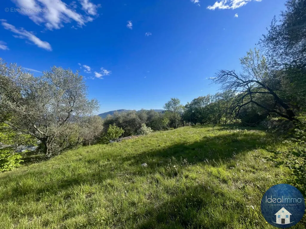 Aed - Viabilised Plot with Sea View in Bonson