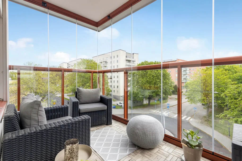 Balcon - Modern Flat with Balcony in Hässelby Strand