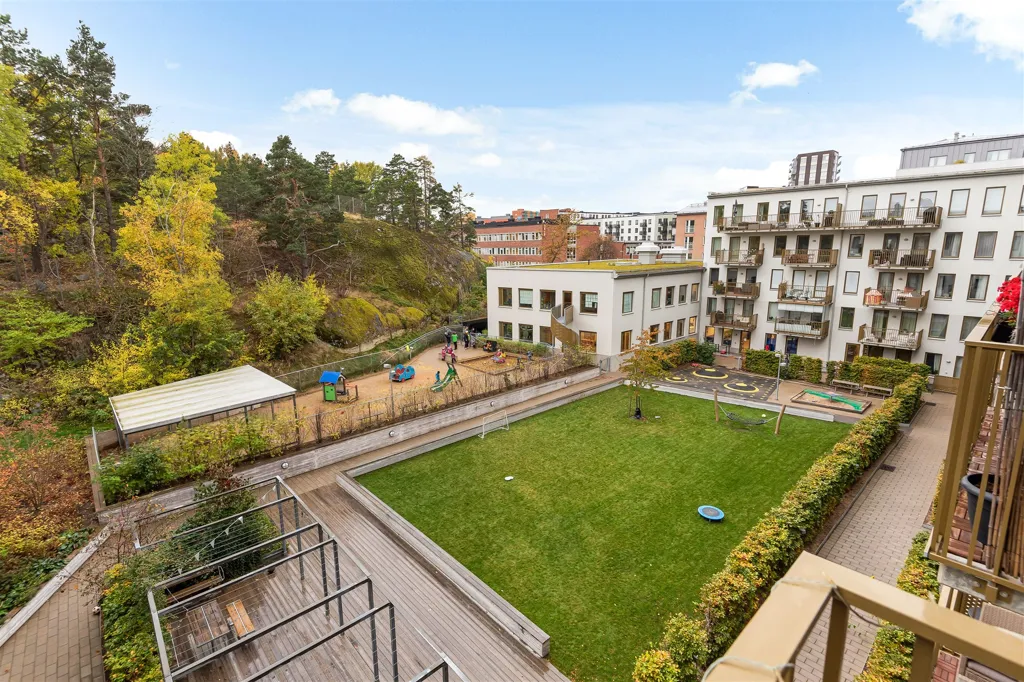 Aed - Efficient 3-Room Flat with Balcony in Solna