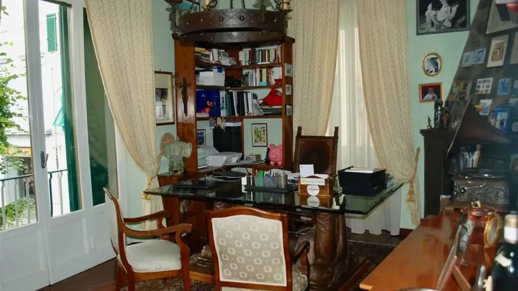 Bureau - Luxury Apartment with River View in Pontassieve