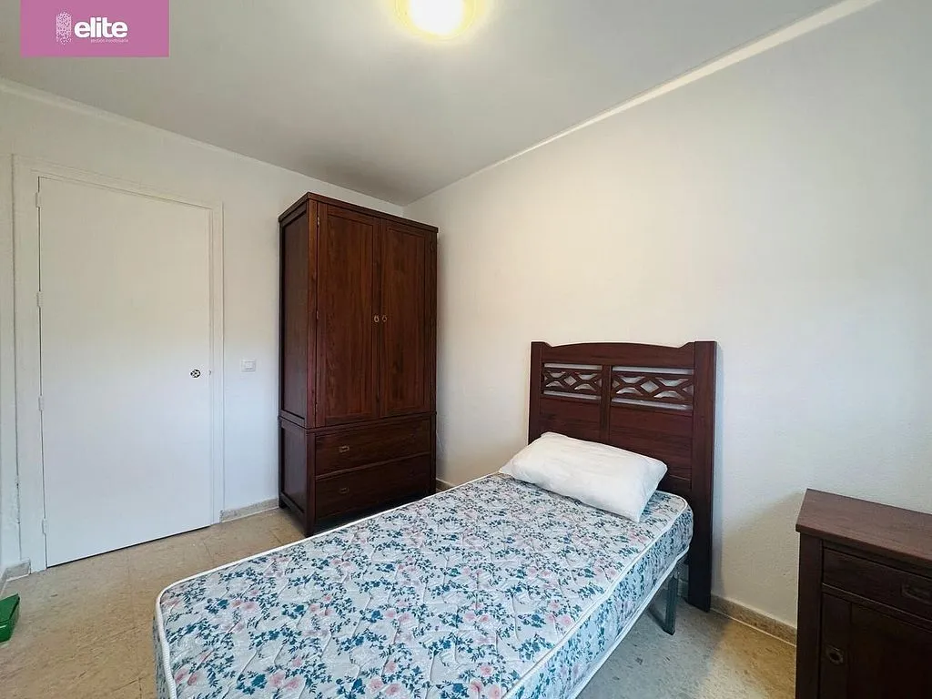 Camere da letto - Four-Bedroom Flat with Lift in West District