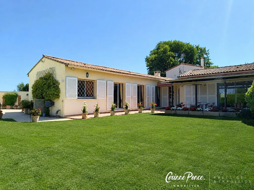 Extérieur - Villa de Plain-Pied avec Piscine à Garons