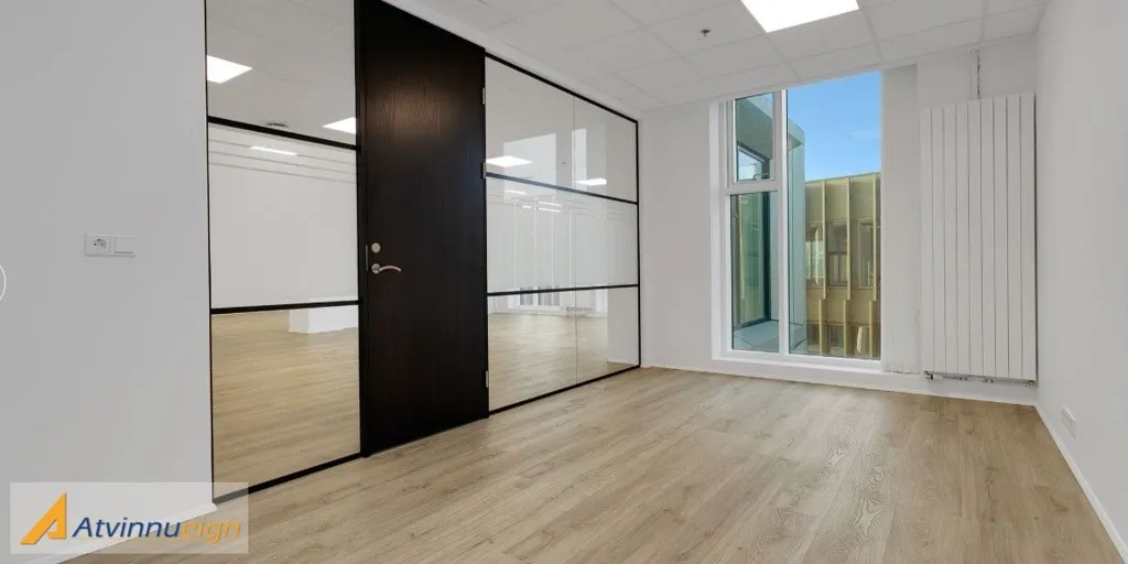 Bureau - Modern Office Space with South View in Reykjavik