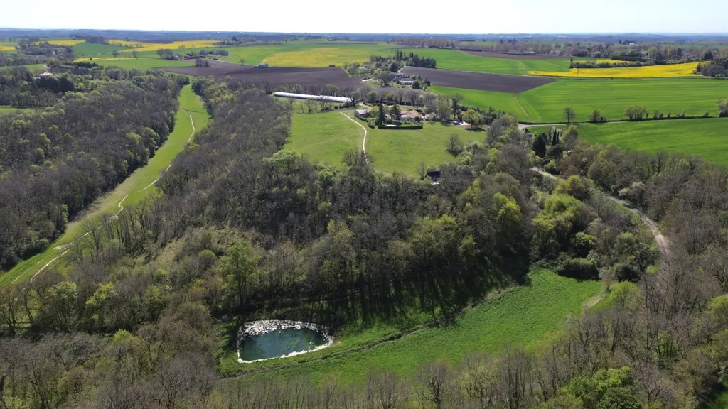 Vue aérienne - Domaine Éco-Responsable avec Activité Locative à Bourg-de-Visa