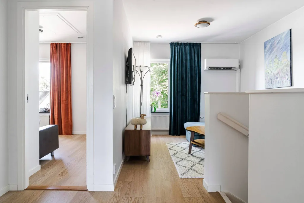 Esik - Modern Terraced House with Garden in Eskilsminne