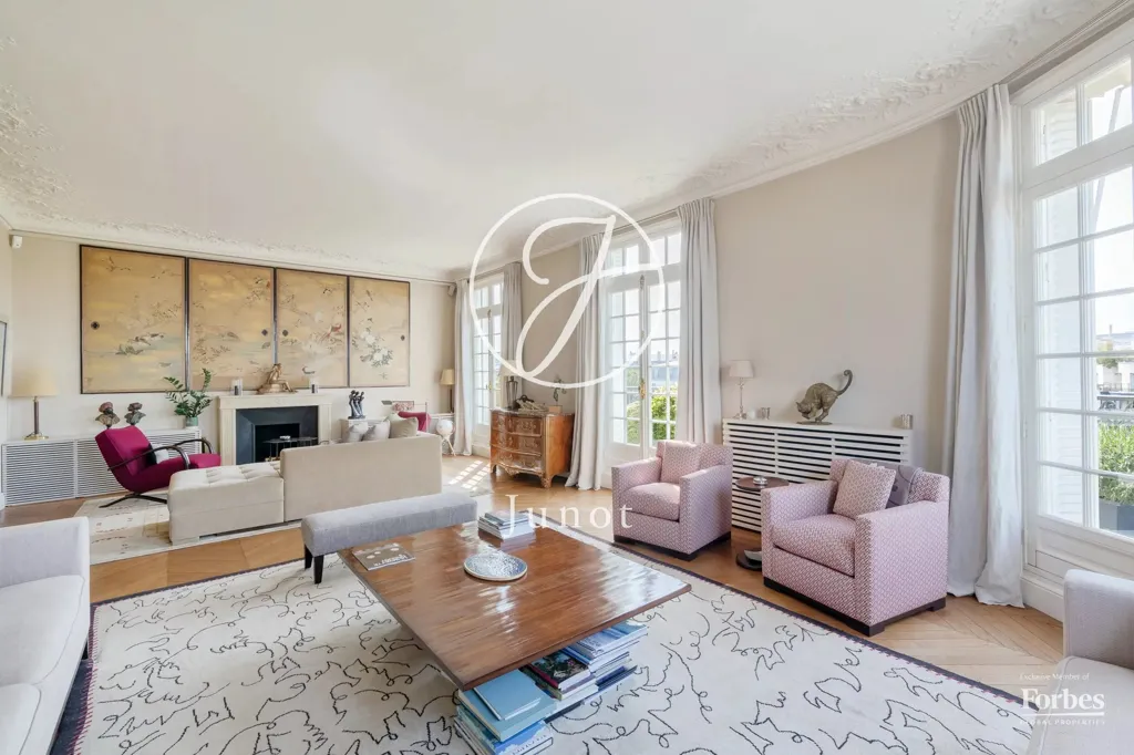 Elutuba - Duplex with Eiffel Tower View in Paris 7th