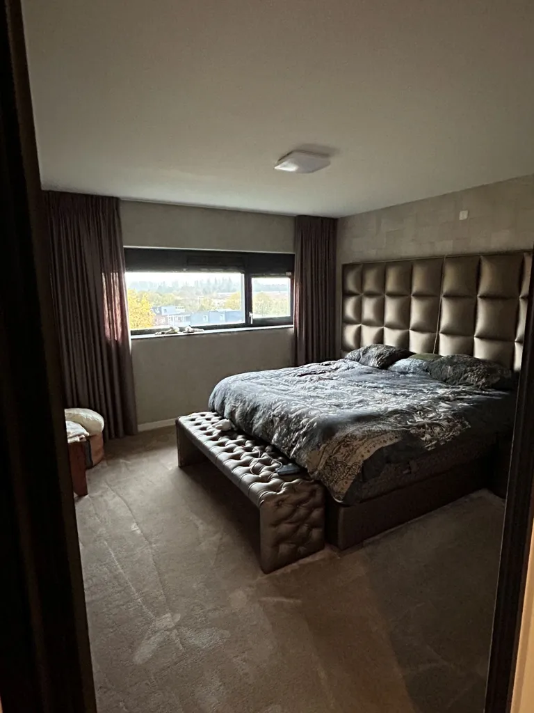 Magamistoad - 3-Bedroom Apartment with High Ceilings in Almere