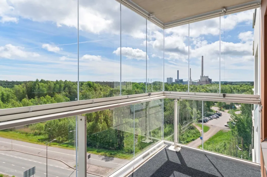 Balcon - Modern Apartment with Balcony in Helsinki