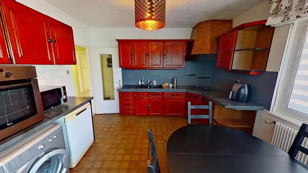 Kitchen - Spacious Ground Floor House with Pool in Hombourg