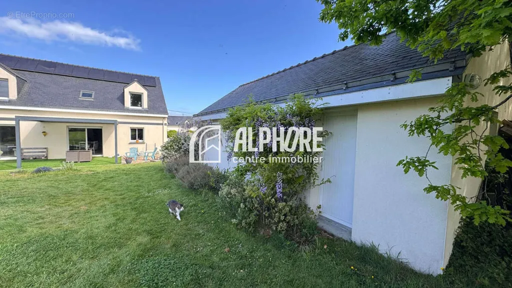 Jardin - Maison Moderne avec Pergola à Guérande