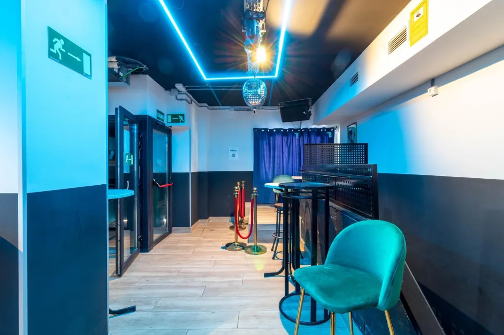 Stanze - Commercial Space with Hostelry License in Moratalaz