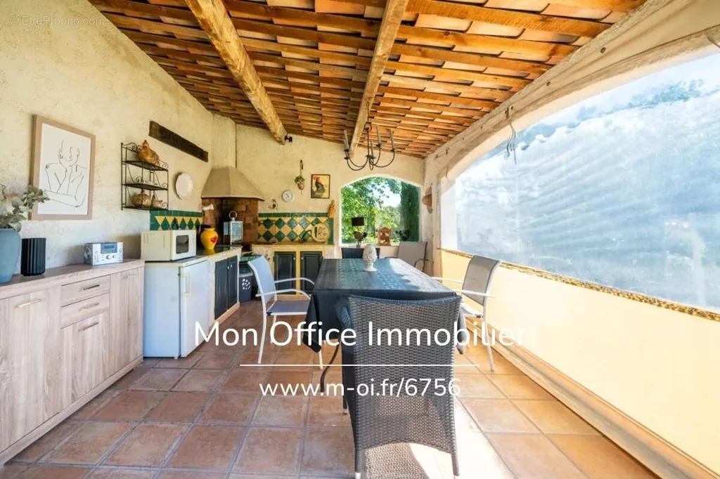 Terrasse - Maison avec Piscine et Jardin à Éguilles