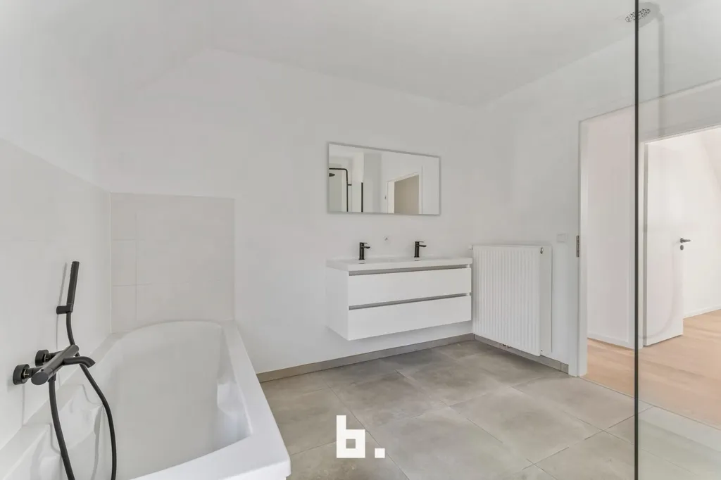 Bathrooms - Modern House with Solar Panels in Hooglede