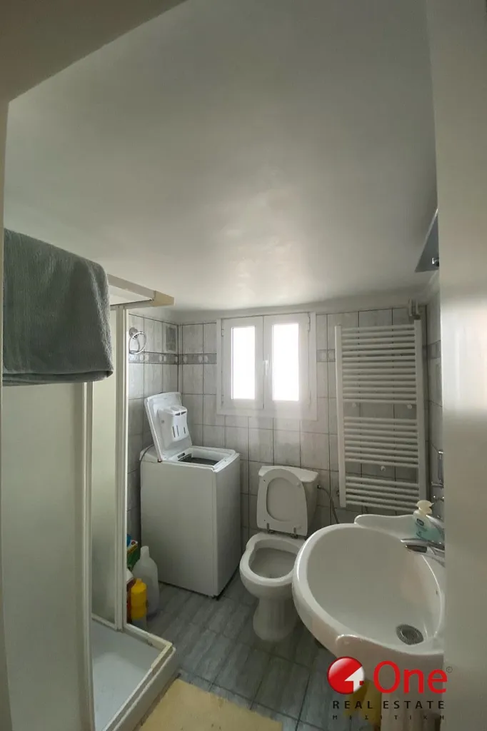Bagni - Multi-level House with Balcony in Keratsini