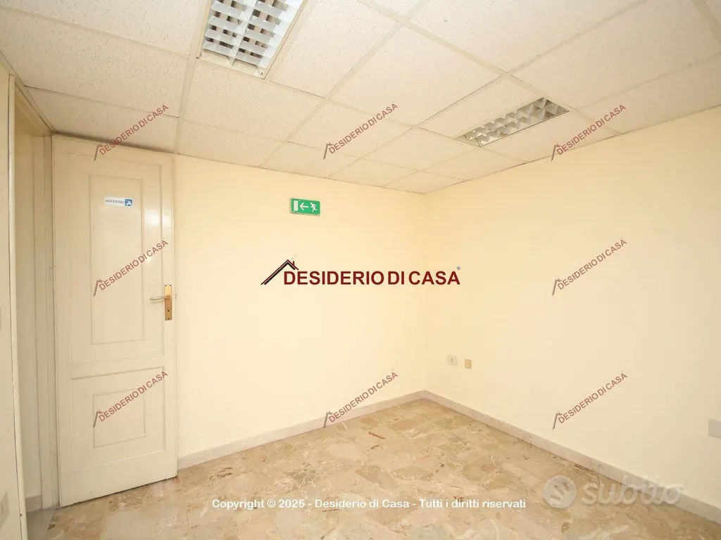 Pièces - Office with Balcony in Bagheria Centre