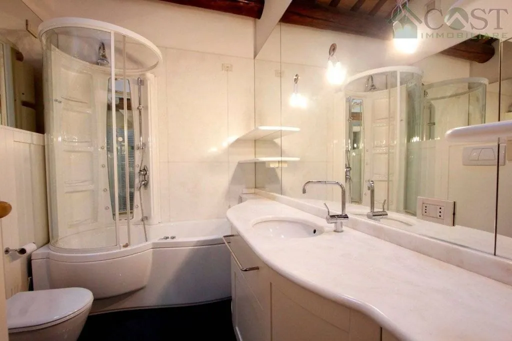 Salles de bain - Luxury Penthouse with Panoramic Views in Vicenza