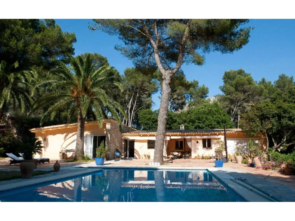 Bassein - Rustic Chalet with Pool in Formentor