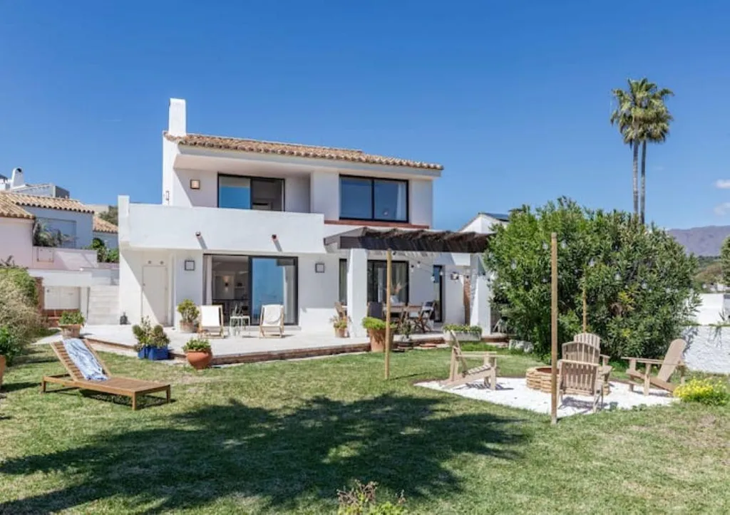 Jardin - Seaside Villa with Private Beach in Estepona