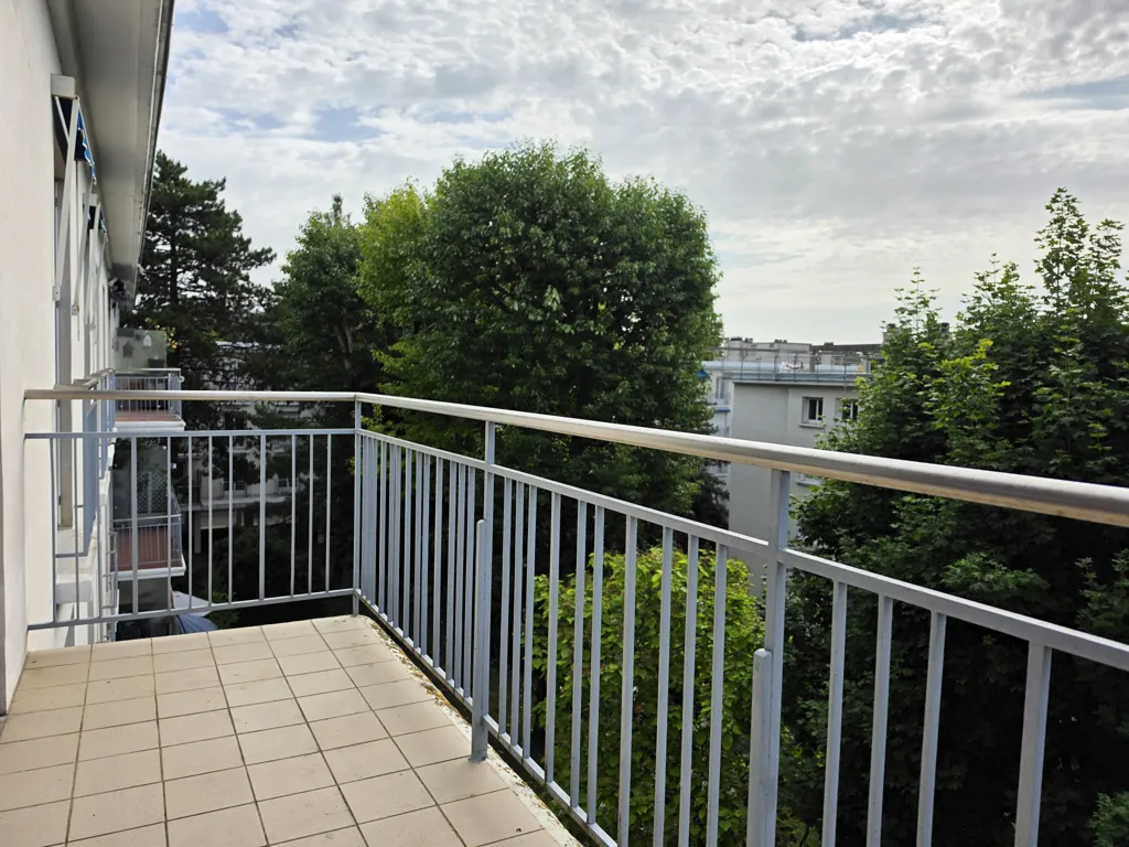 Balcon - Appartement 5 Pièces avec Balcons dans Résidence de Standing