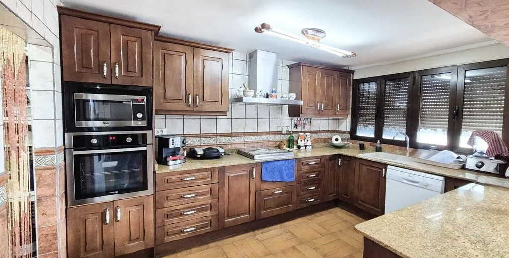 Cuisine - Luxury Villa with Pool in Elche, Valencia