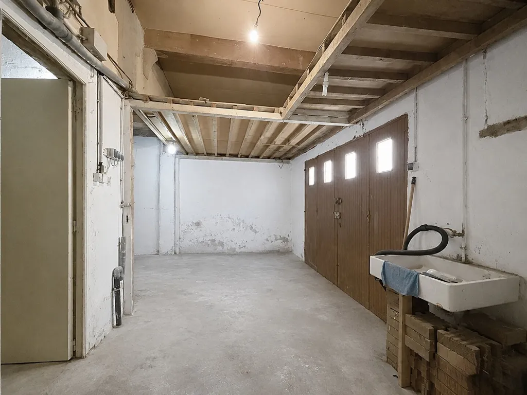 Garage - Maison à Fort Potentiel au Cœur de Baho