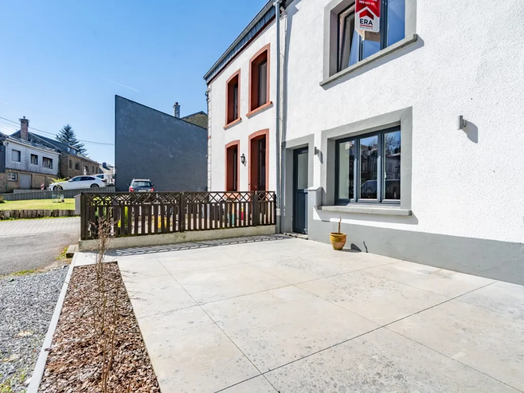 Extérieur - Maison Rénovée avec Terrasse au Centre de Corbion