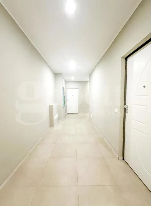 Esik - Modernised Studio Flat with Porters in Milan