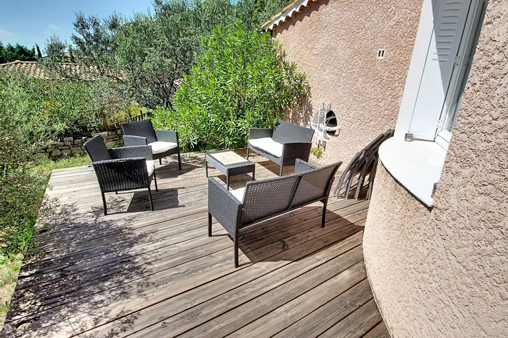 Terrasse - Maison Rénovée avec Piscine à Lorgues