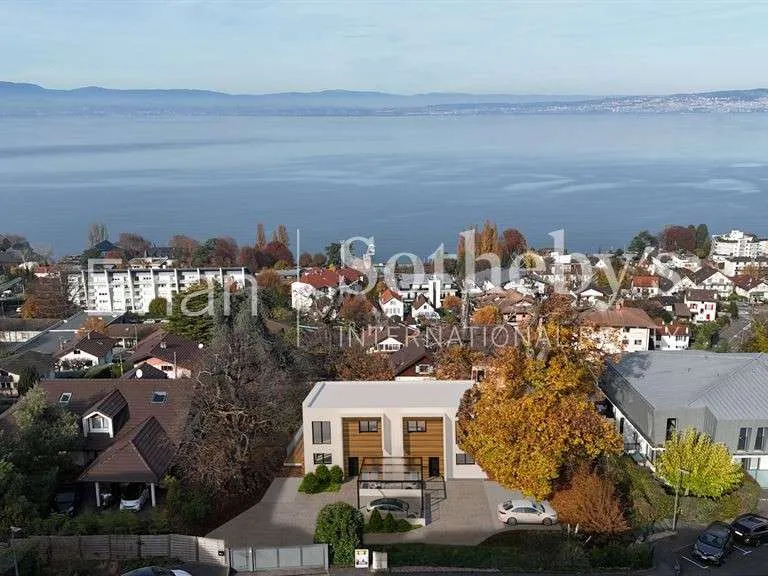 Vue aérienne - Villa Contemporaine avec Vue Lac à Evian-les-Bains