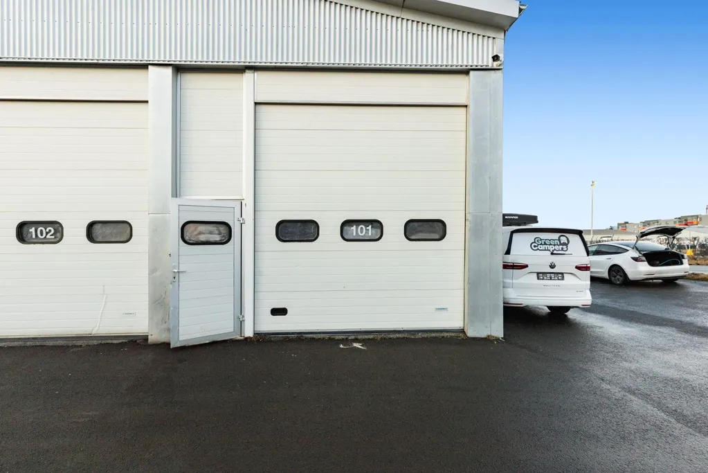 Välivaade - Industrial Unit with Loft in Hafnarfjörður