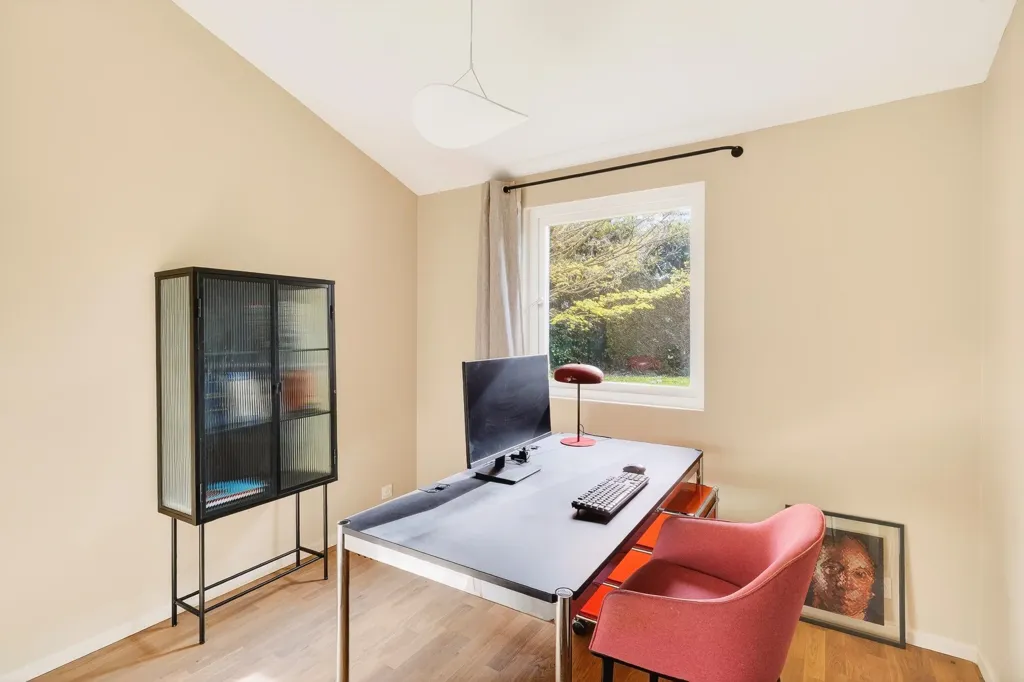 Kabinet - Unique 7-Piece House with Pool in Vaucresson