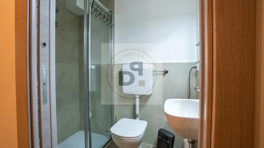 Salles de bain - Rear-Attached Villa with Garden in Salò
