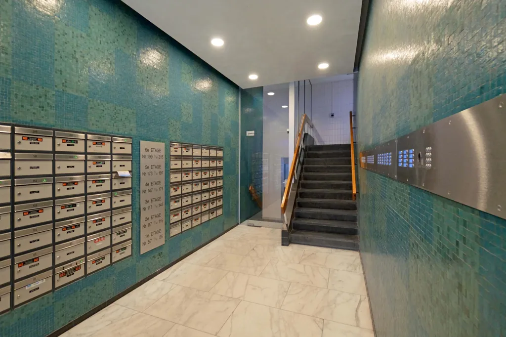 Esik - 3-Bedroom Gallery Flat with Balcony in Rotterdam Centre