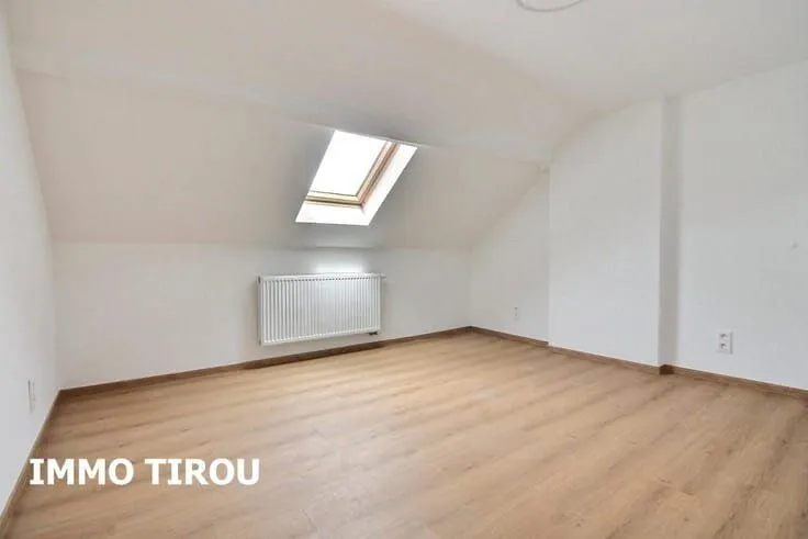 Pièces - Maison Rénovée avec Terrasse dans un Cadre Calme