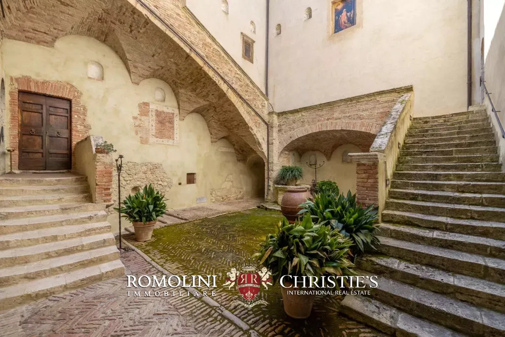 Aed - Historic Estate with Castle in Umbria