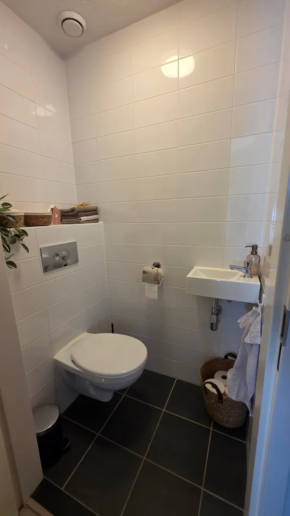 Vannitoad - Modern 2-Bedroom Flat with Balcony in Roosendaal