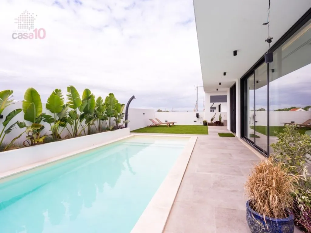 Piscine - 4-Bedroom Villa with Pool in Alcochete