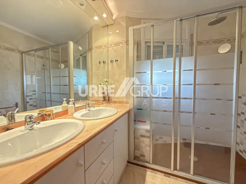 Vannitoad - Detached Corner House with Multiple Terraces in Martorell