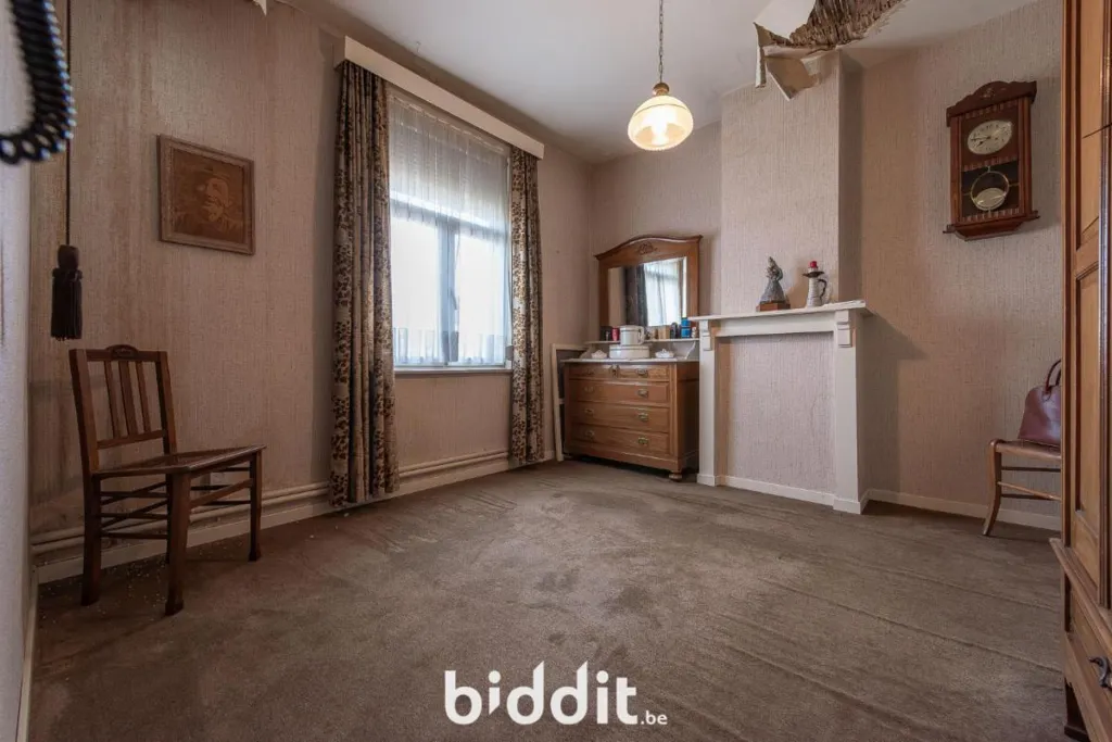 Chambres - Maison à Rénover avec Garage au Centre de Lokeren