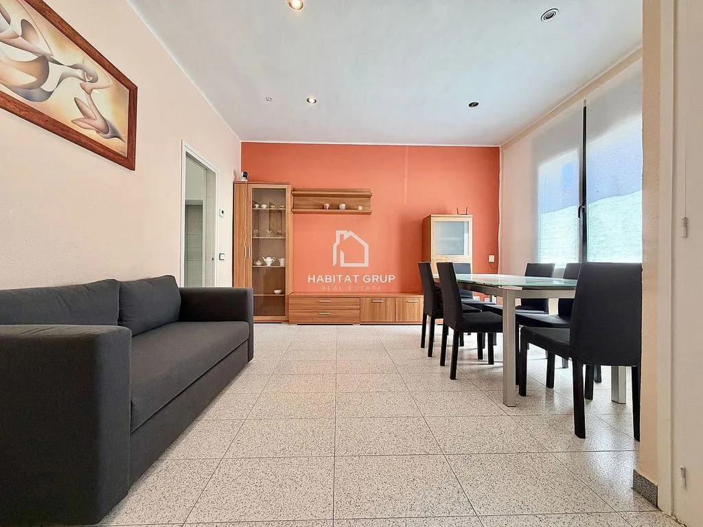 Elutuba - Semi-detached House with Pool in Manlleu
