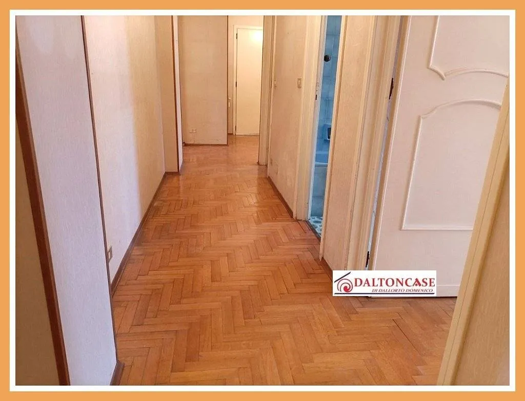 Esik - Spacious Apartment with Balcony in Fossano