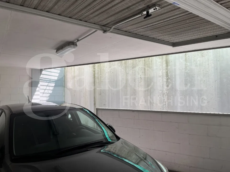 Garaaž - Garage with Spacious Interior in Mestre