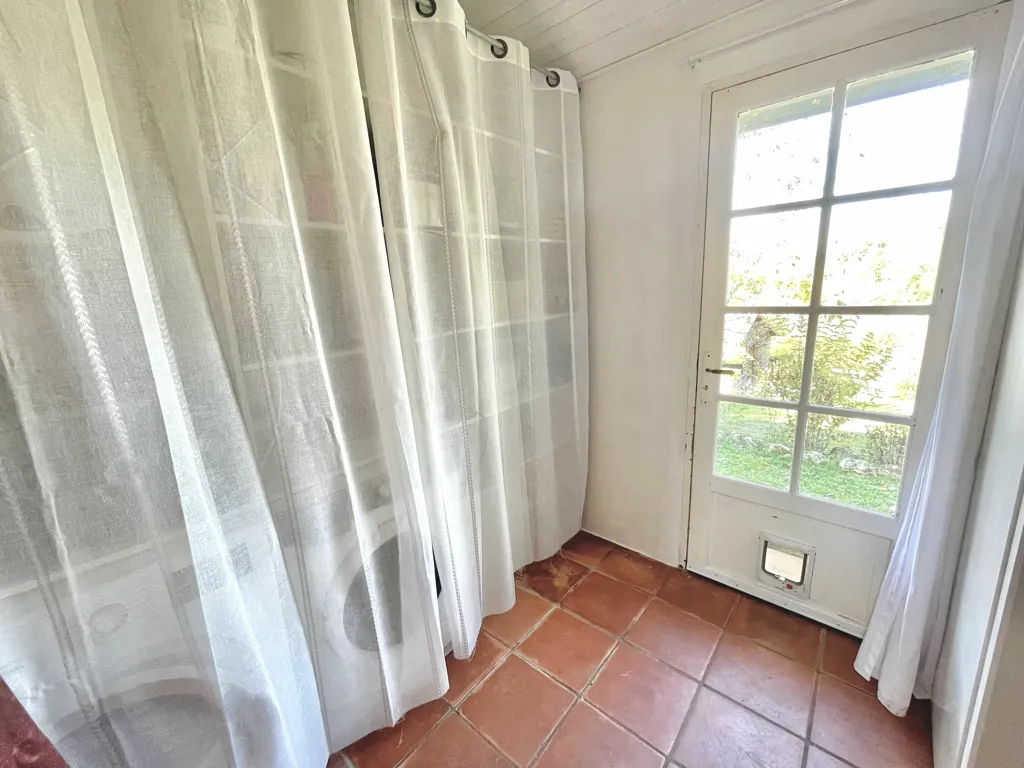 Buanderie - Maison en Pierre avec Piscine et Vue Nature