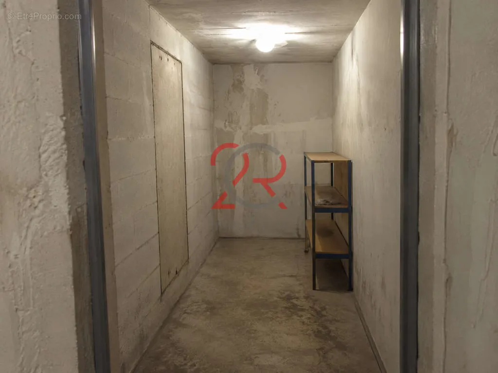 Garage - Entrepôt Modulable avec Places de Parking à Talence