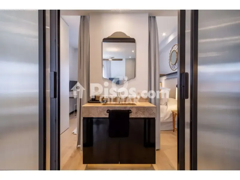 Salles de bain - Bright Apartment with Balcony in Malasaña
