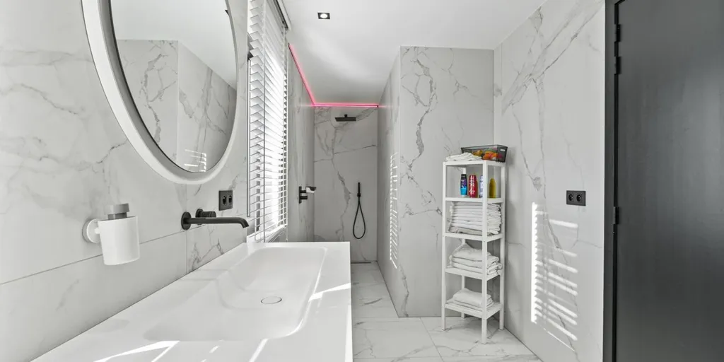 Salles de bain - Maison Moderne avec Espace de Travail à Genk