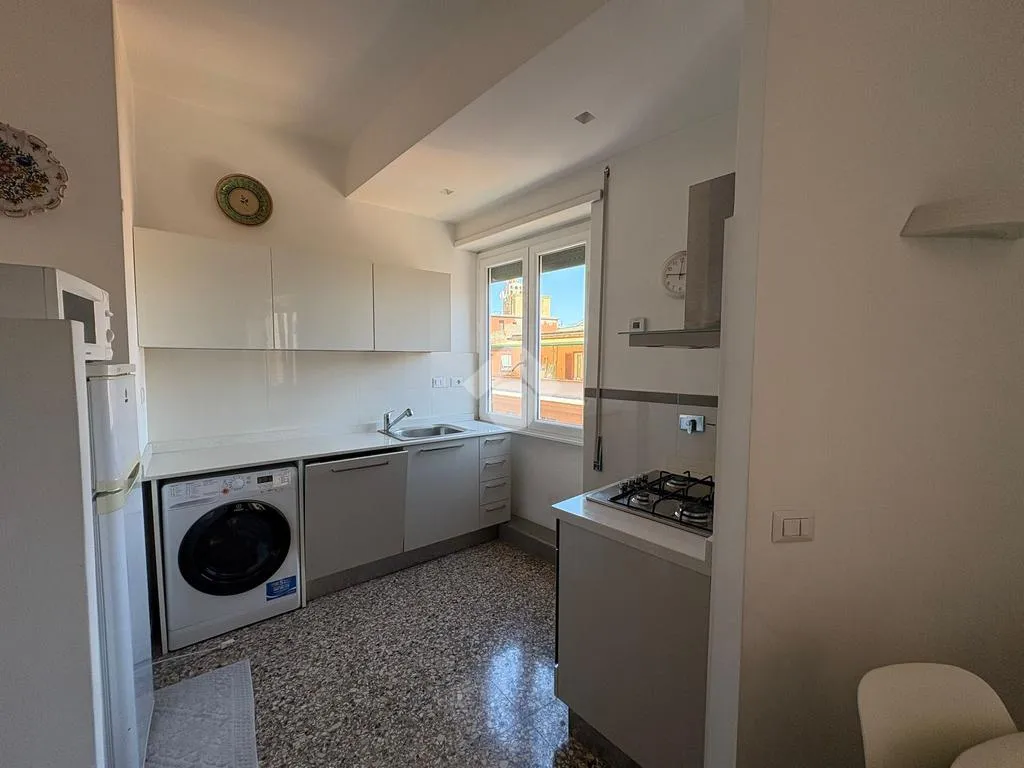 Cuisine - 3-Bedroom Apartment with Balcony in Rome