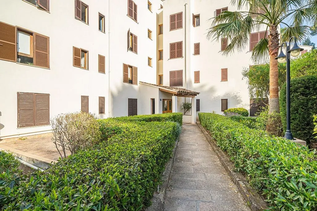 Aed - Renovated Apartment with Balcony in La Bonanova