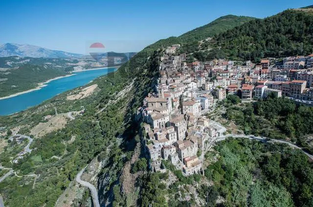 Lakefront Apartment with Terraces in Colledimezzo