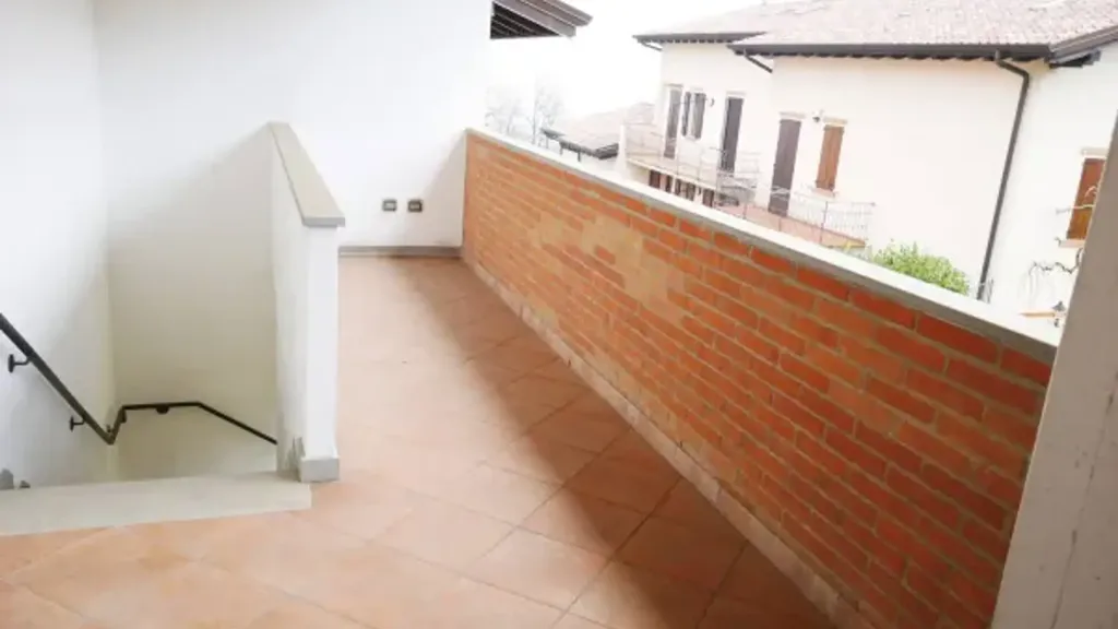 Pièces - Terraced Apartment with Garage in Serramazzoni